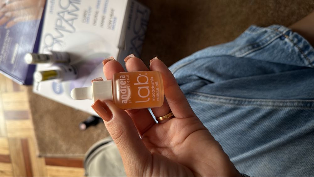 Material manicure