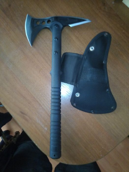 Топорик тамагавк.