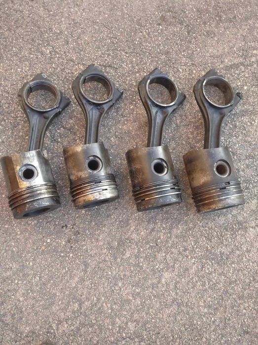 Поршень з шатуном ЯМЗ 236