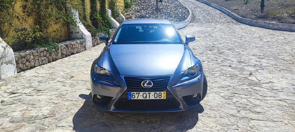 LEXUS IS300H executivo