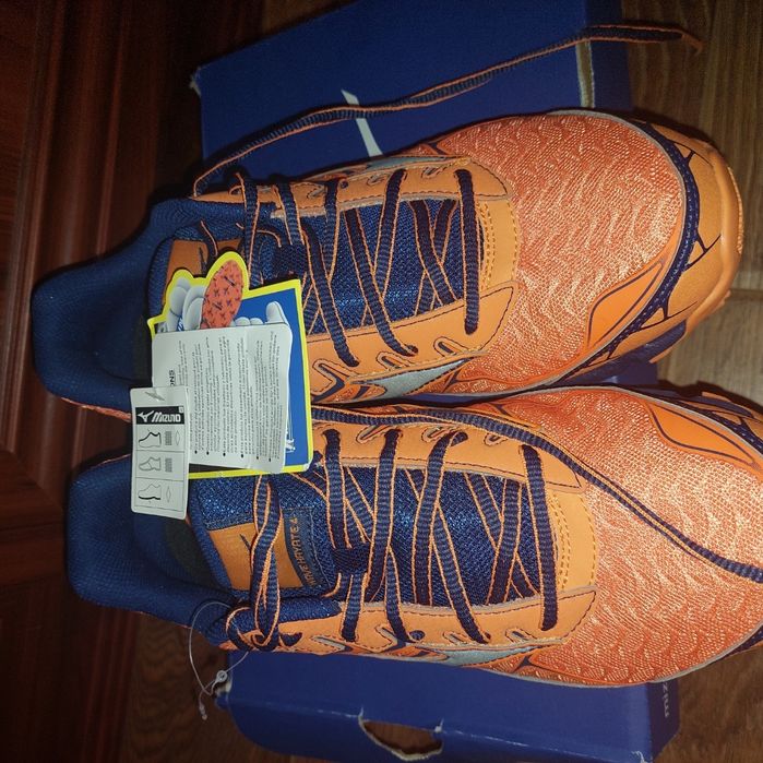 кросівки Mizuno 26,5 cm