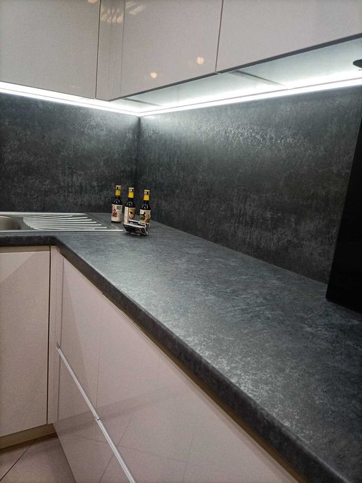 Duża Kuchnia Blum+lakier, Egger blaty+ oświetlenie , okap Teka 90..