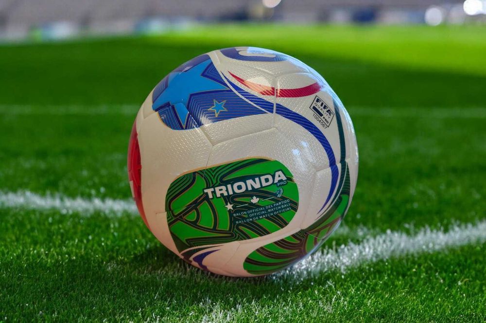 Мяч adidas Trionda World Cup 2026, термошов, 5 розмір з посиленим покриттям в класичному стилі