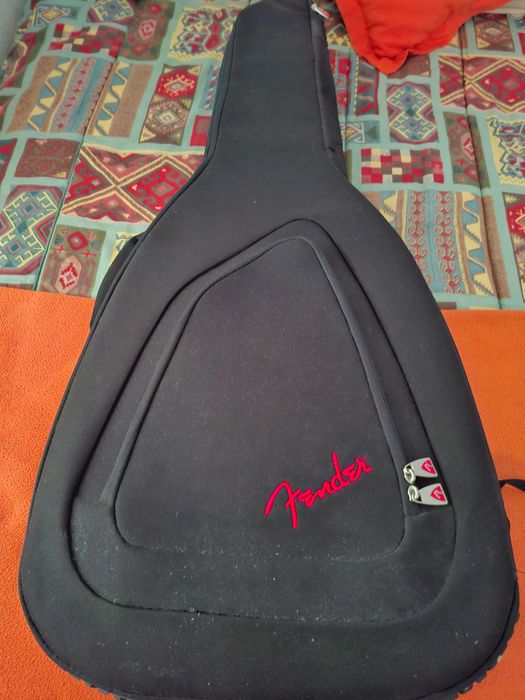 Viola Fender T-Bucket 400CE +Bag Fender FA610