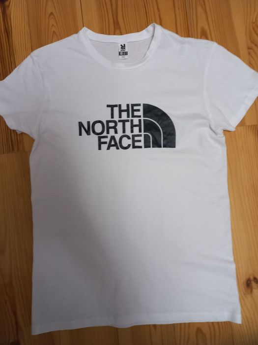 продам футболку THE NORTH FACE за 750