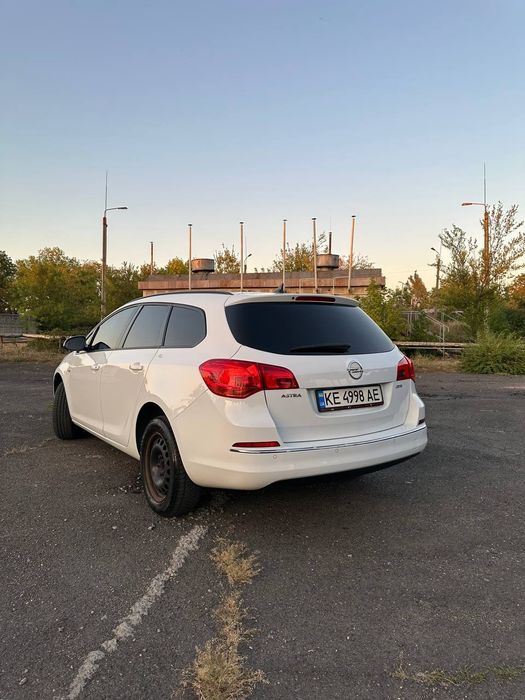 Продам Opel astra j