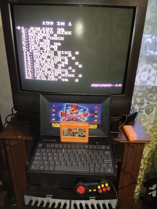 Consola antiga dos anos 90