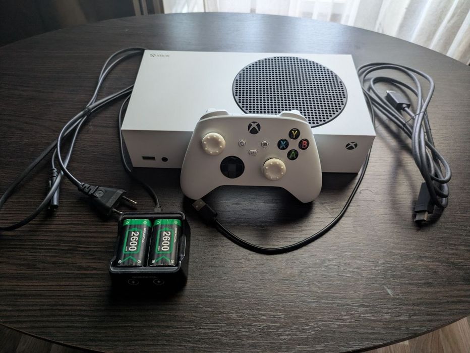 Продам Xbox Series S