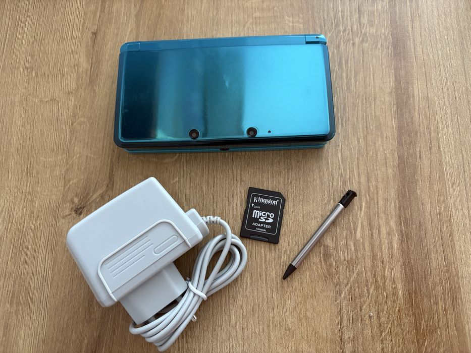 Konsola Nintendo 3DS Aqua Blue + akcesoria CFW Luma