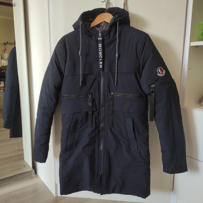 Зимовий пуховик Moncler розмір М.