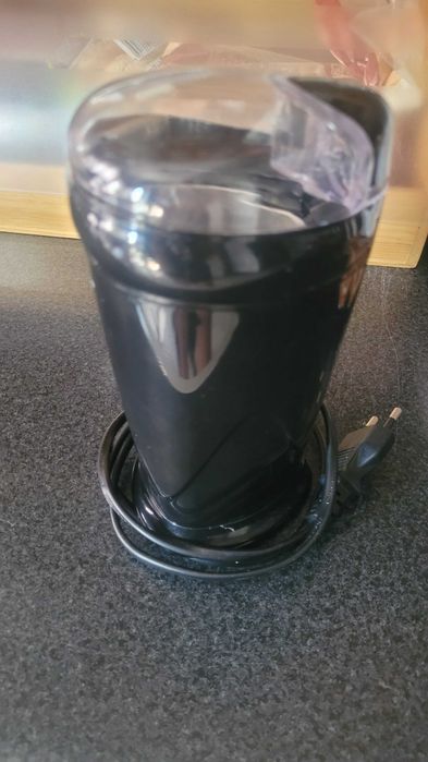 Moinho de café so foi usado uma vez