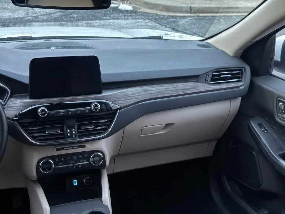 Ford Escape Hybrid Titanium      2020