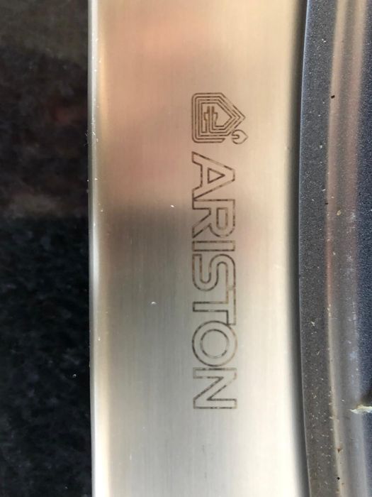 Fogão grande a gaz e eletricidade