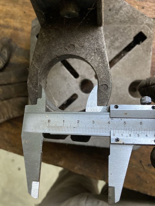 Coluna de furação para berbequim.