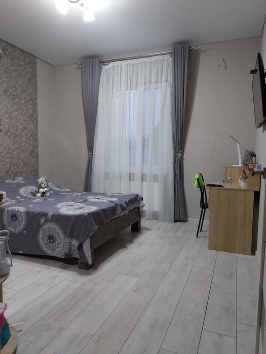 Продам добротный дом в  Великодолинском