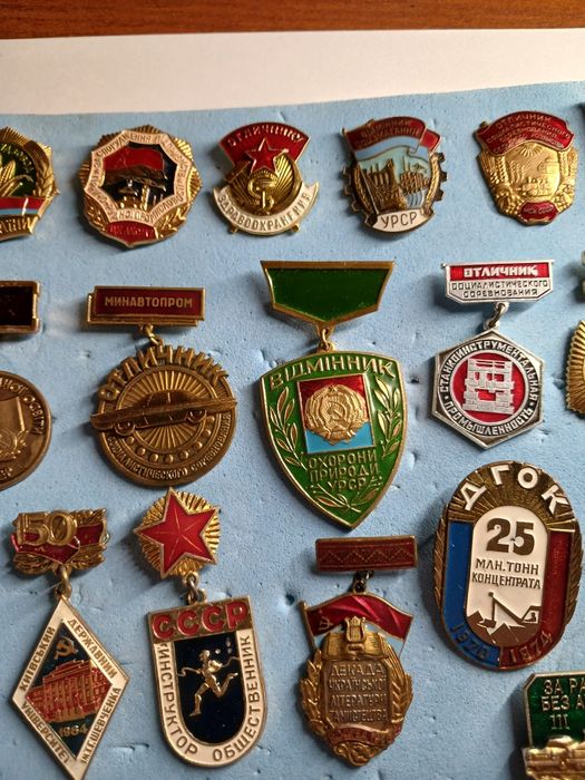 Продам значкі разние.