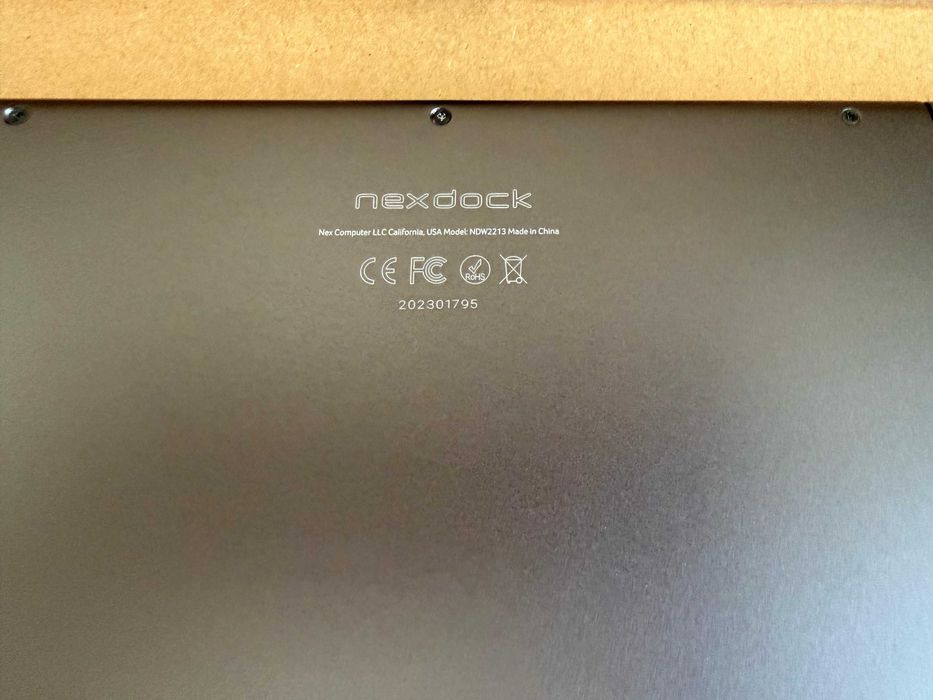 NexDock 13.3" mobilny monitor i stacja dokująca do smartphone