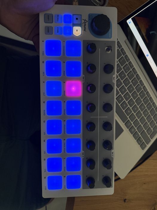 Sprzet Dj akai lpd arturia beatstep novation launchpad