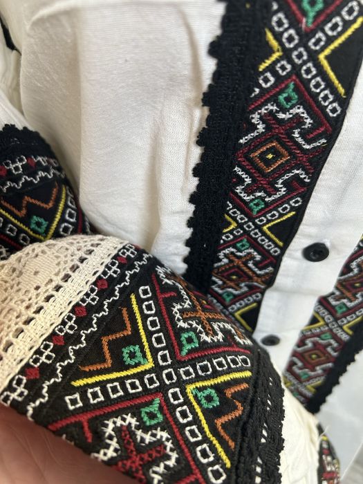 Bardzo ładna bluzka z haftem