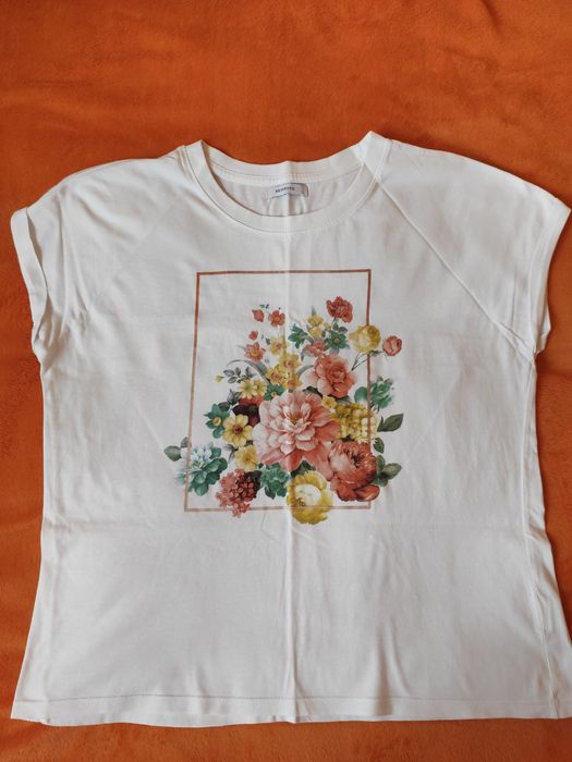 Ładny biały T-shirt z kwiatami L/XL Reserved