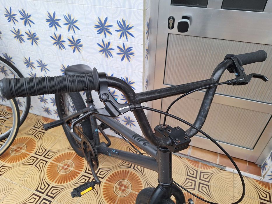 Bicicleta BMX como nova