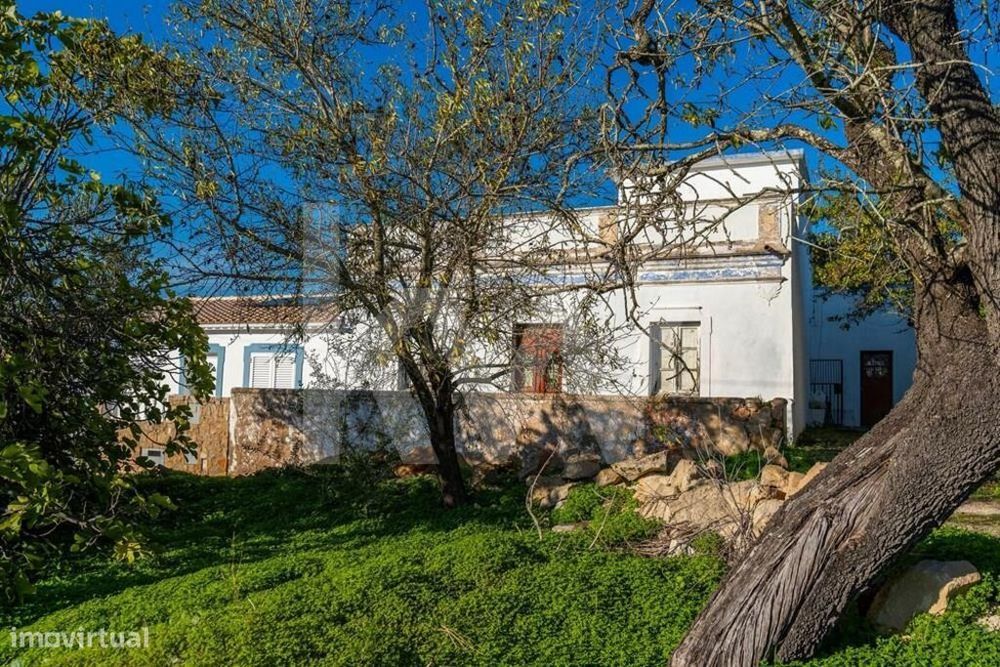 Moradia em fase de recuperação | Terreno | Quelfes | Olhão