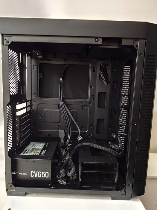 Caixa ATX Corsair 110Q Preta + Fonte de Alimentação ATX Corsair CV Series 650W 80 Plus Bronze