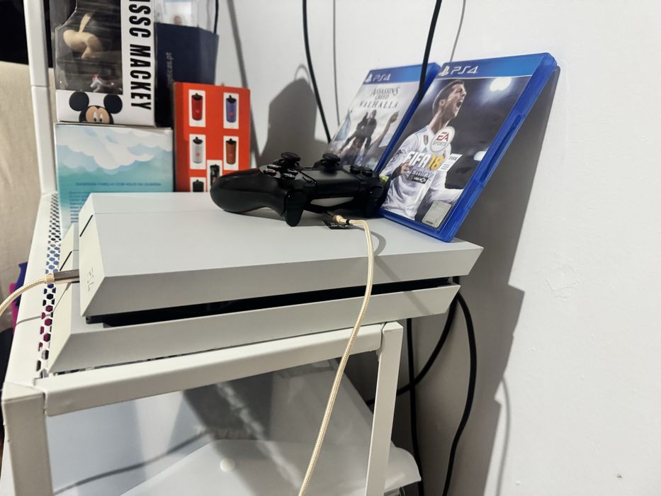 Ps4 Edição especial + televisão(vendo separado)