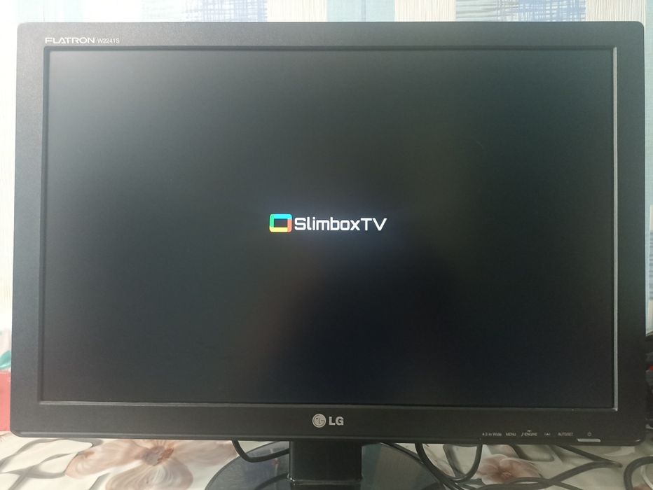 Монитор LG Flatron W2241S-BF.