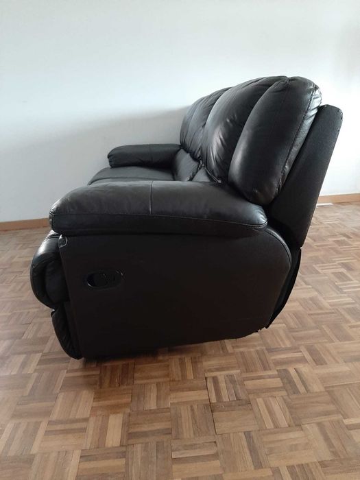 Sofá em pele castanha