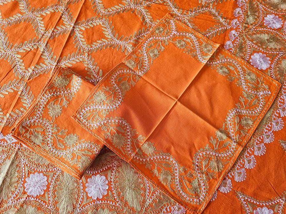 Toalha de mesa bordada com guardanapos