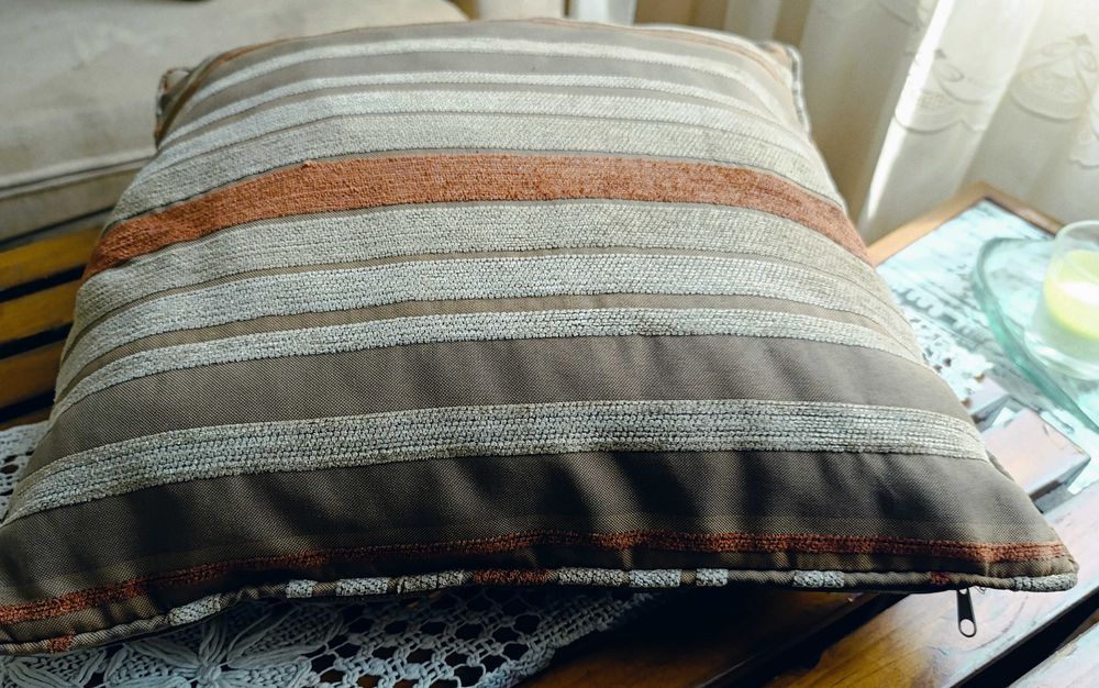 Almofada decorativa, em tecido  luxuoso TNT lavável, Ultrasuede