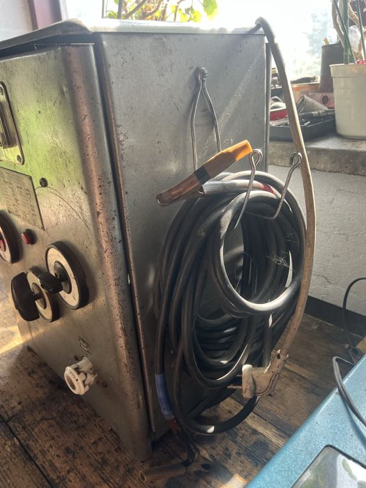 Prostownik Bester 6v/12v/24v sprawny