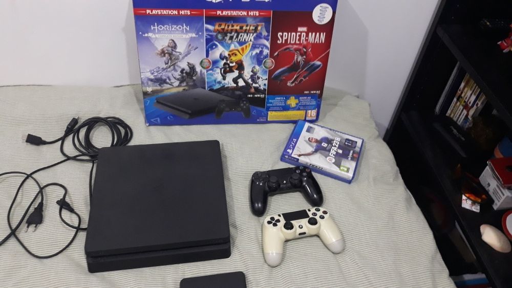 Playstation 4 slim