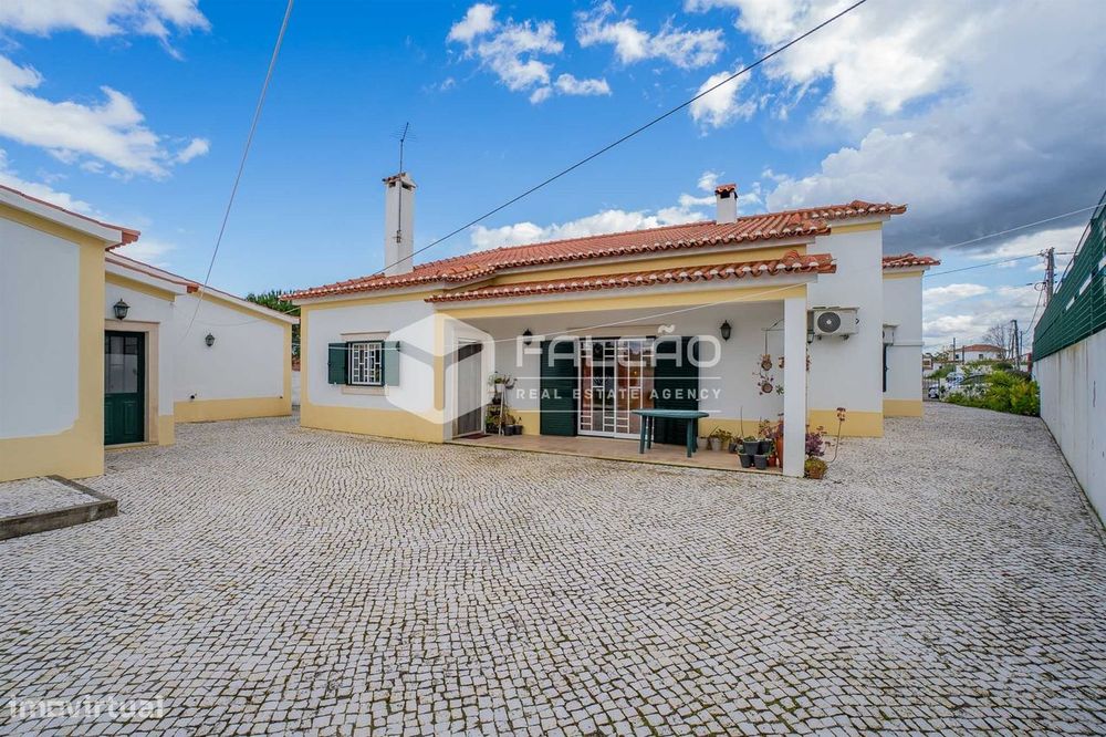 T4 Detached House for Sale in Santarém (Marvila), Santa Iria da Ribeira de Santa