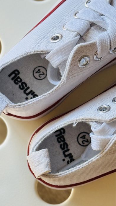 Nowe białe trampki dziecięce roz. 24