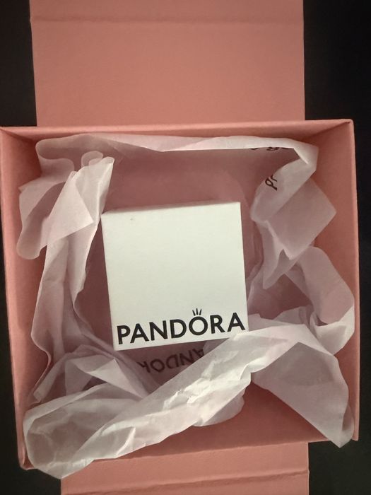 Anel dourado da pandora