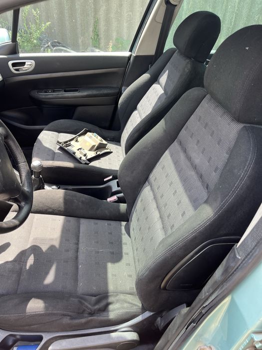 Сидіння передні пежо 307