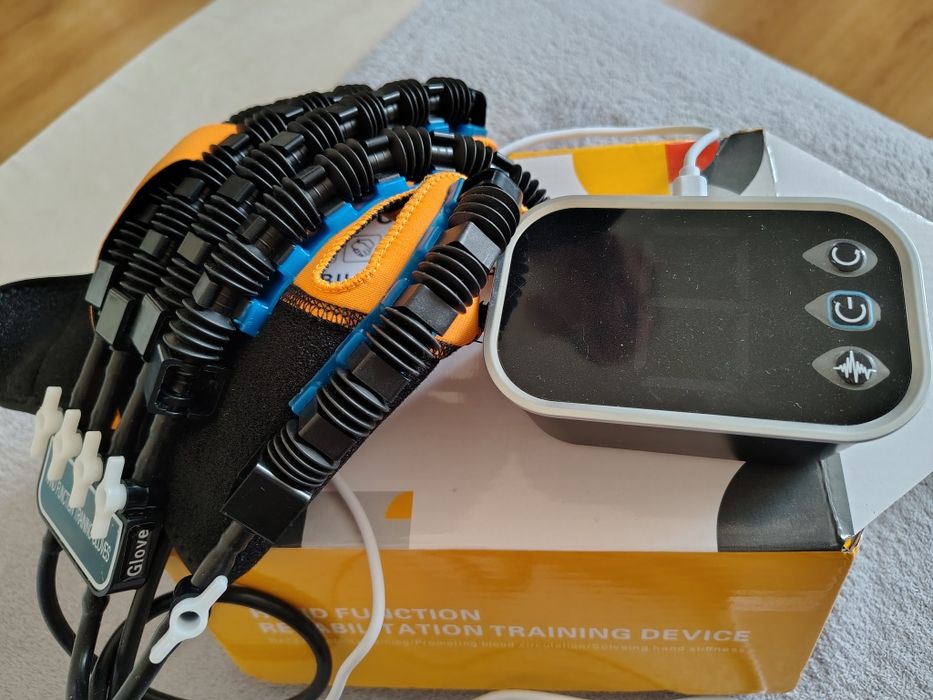 Реабілітаційна тренувальна робот-рукавичка.