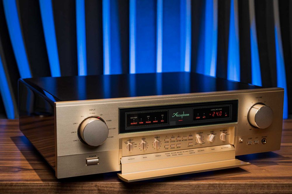 Accuphase C-2450 przedwzmacniacz liniowy preamp