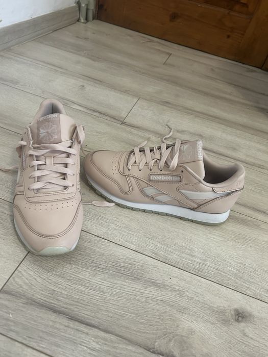 Стильні кросівки Reebok classic / 38.5