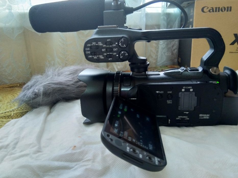 Відеокамера Canon XA-10
