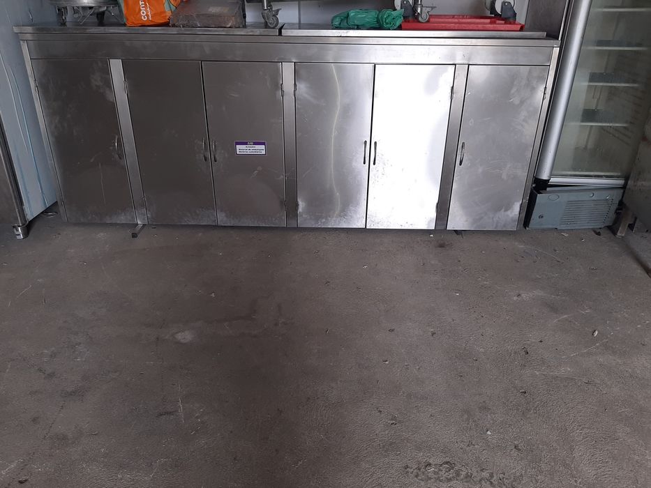 Bancada ou armario totalmente fechado