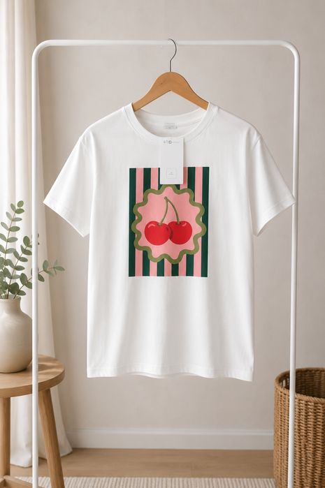 T-shirt Branca Estampada Cerejas – Tamanho Único