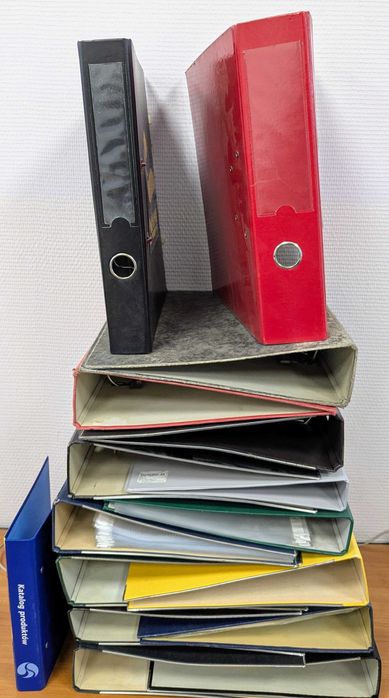 Segregatory biurowe i kuwety tacki różnych rozmiarów - duże ilości