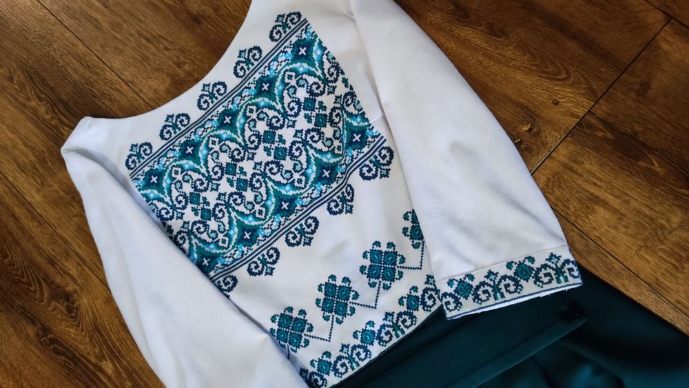 Вишите плаття ручної роботи