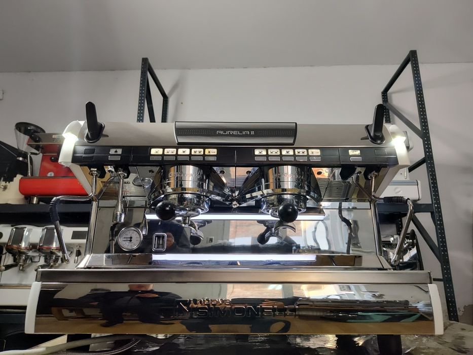 Професійна  кавомашина nuova simonelli Aurelia 2