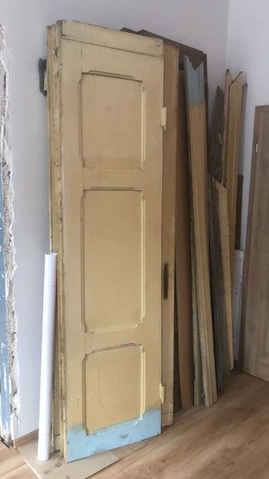 Renowacja, naprawa i malowanie drzwi drewnianych z kamienicy