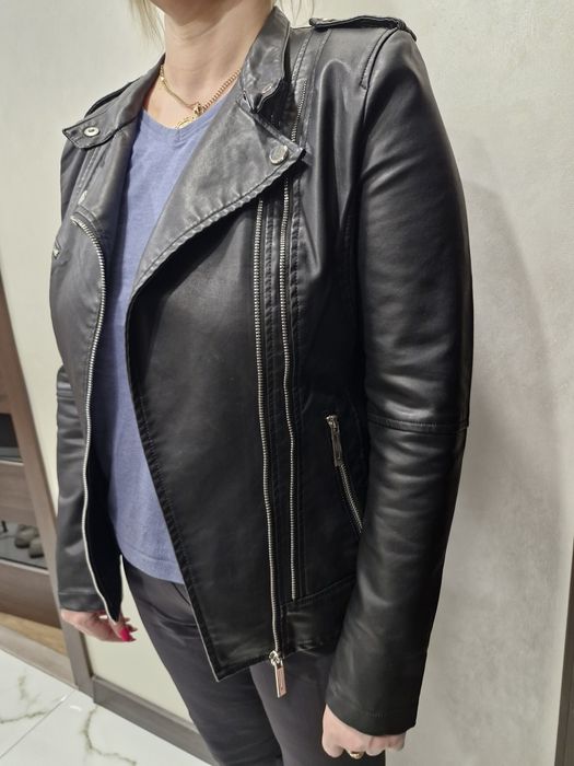 Продаю жіночу шкірянку