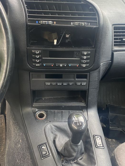 BMW e36 sedan 316i 1997r wszystkie czesci montrealblau